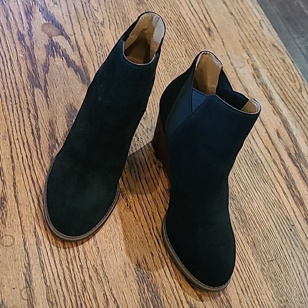 Lucky Brand sz 9M wedge ankle boots leather upper, elastic gussets